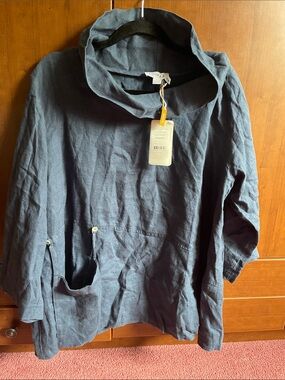 Luukaa Classic Linen Top in Navy